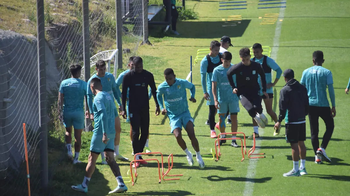 F CARMONA ENTRENAMIENTO LEON (13)